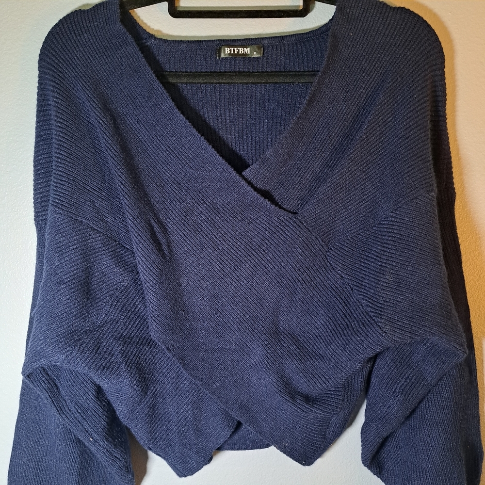 BTFBN women's cross body, navy blue sweater.Size M.